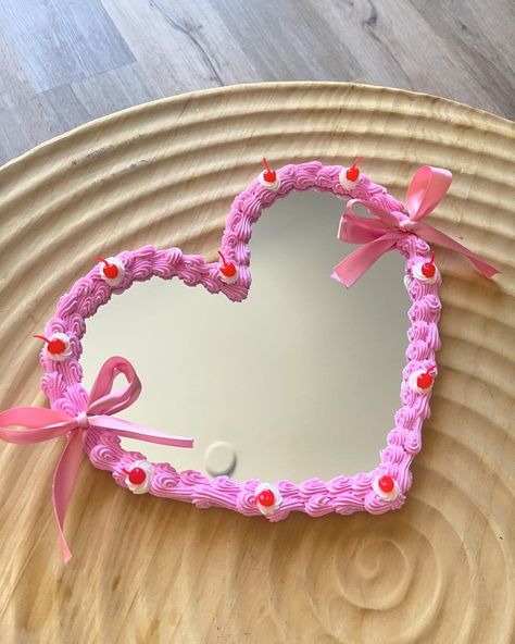 ready-to-ship 1/1 cake heart mirror <3 Aesthetic Mirror Diy, Heart Mirror Aesthetic, Pink Heart Mirror, Ribbon Mirror, Cute Mirrors, Cake Mirror, Micro Pig, Faux Cake, Cake Heart