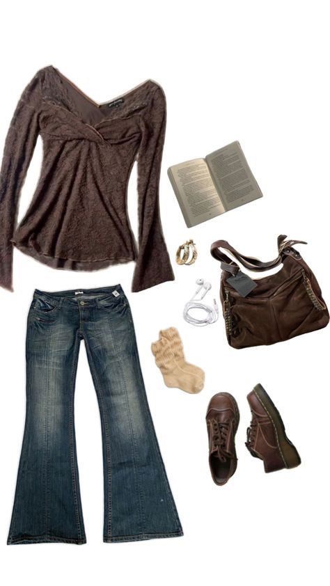 autumn, fall, outfit inspo, books, book shop, gilmore girls, coffee, reading, studying, doc martens 200s Fall Outfits, Autumn Outfit Inspo Aesthetic, Lily Evans Inspired Outfits, Fall Outfits Gilmore Girls Inspired, Fall Doc Martens Outfits, Gilmore Girls Outfits Inspiration, 2000s Fall Outfits, Book Club Outfit, Doc Outfits