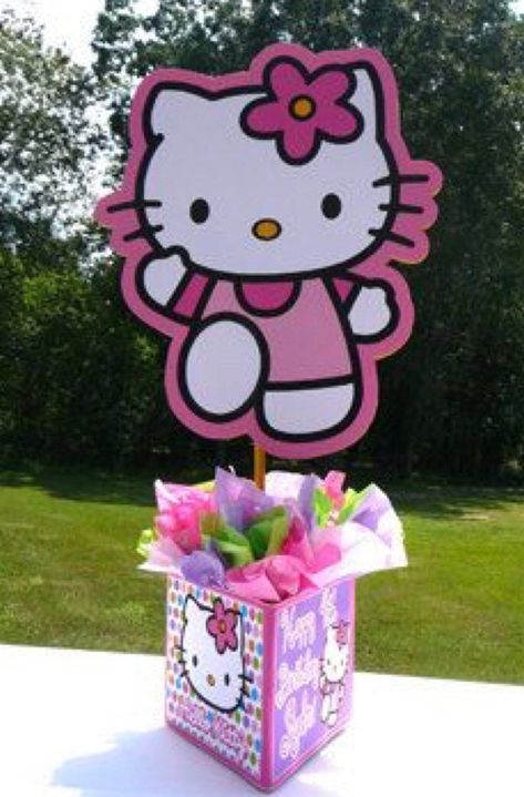 Hello Kitty Centerpieces, Bolo Da Hello Kitty, Hello Kitty Baby Shower, Hello Kitty Birthday Theme, Hello Kitty Theme Party, Kitty Birthday Party, Kitty Theme, Diy Hello Kitty, Anniversaire Diy