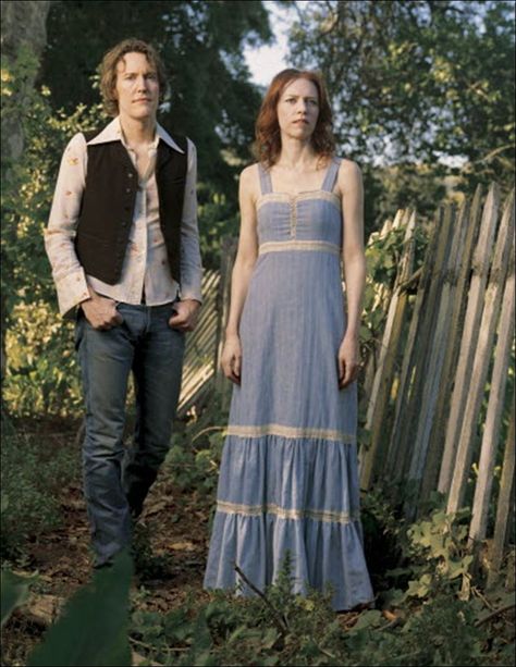 David Rawlings and Gillian Welch Folk Music Aesthetic, Gillian Welch, Folk Musician, Interesting Thoughts, Americana Music, Best Country Music, Mountain Music, Music Theater, Country Music Singers