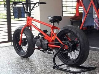 Custom Mini Bike, Eletric Bike, Homemade Motorcycle, Freetime Activities, Suzuki Cafe Racer, Motorised Bike, I Want More, Aesthetic Dance, Motorbike Design