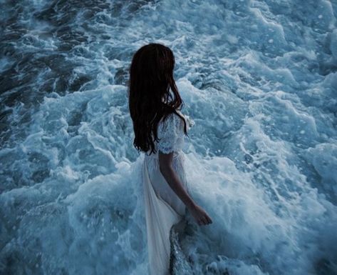 Water Tribe, Fantasy Magic, Mermaid Aesthetic, Slenderman, Sea Witch, Ocean Water, Fantasy Aesthetic, Story Inspiration, 영감을 주는 캐릭터