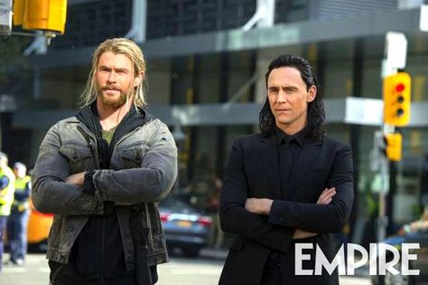 Ha! I love how they are both standing with their arms crossed. Loki Meme, Tom Hiddleston Crimson Peak, Loki And Thor, Tom Hiddleston Gentleman, Wallpaper Avengers, Tom Hiddleston Dancing, Tom Hiddleston Interview, Tom Hiddleston Funny, Night Manager