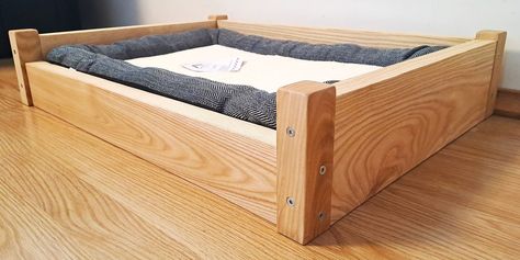 Raised Wooden Dog Bed, Dog Bed Frame, Wood Dog Bed, Wooden Dog Bed, Bed Wooden, Diy Dog Bed, Wooden Dog, Diy Holz, Stylish Beds