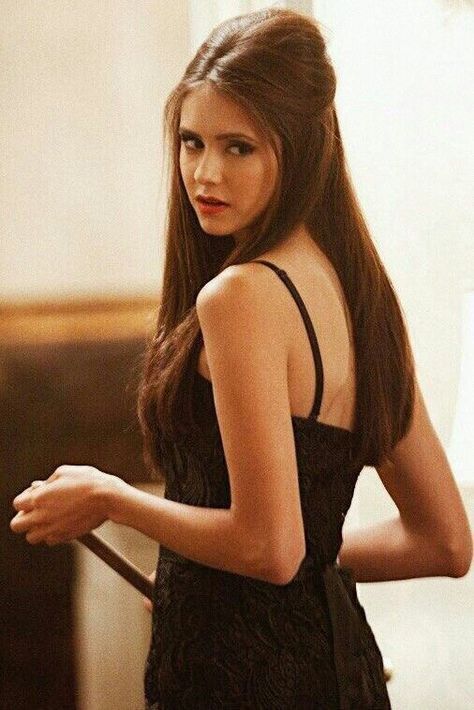 Nina Dobrev Vampire Diaries, Elena Gilbert Style, Katerina Petrova, Vampire Diaries Poster, Vampire Diaries Wallpaper, Vampire Diaries Damon, Katherine Pierce, Nina Dobrev, Vampire Diaries