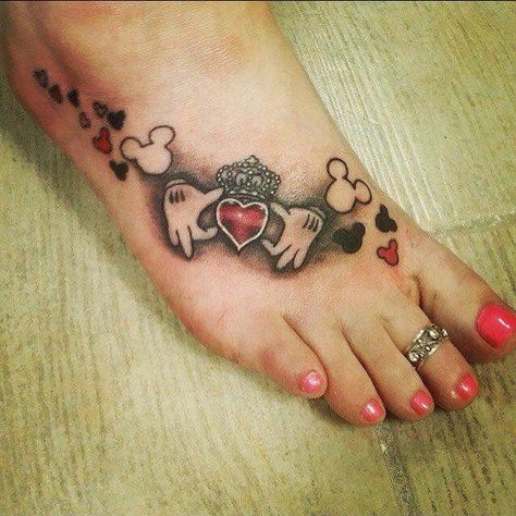 Mickey And Minnie Tattoos, Minnie Tattoo, Mickey Tattoo, Mickey Mouse Tattoo, Dragons Tattoo, Model Tattoo, Mouse Tattoos, Disney Tattoo, Geniale Tattoos