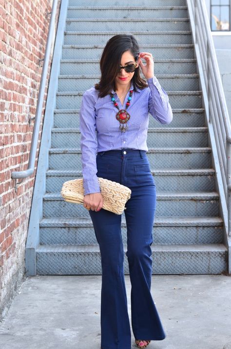 Outfits with Bell Bottom Pants-23 Ways to Wear Bell Bottom Bell Bottom Outfit Ideas, Bell Bottom Leggings Outfits, How To Style Bell Bottoms, Nerdy Girl Outfits, Bell Bottom Pants Outfit, Flare Jeans Outfit, Jeans Flared, Outfits Jeans, Work Wear Outfits