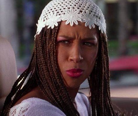 Only Dionne could get away with wearing a crocheted beanie. | 116 "Clueless" Outfits Ranked From Worst To Best Dionne From Clueless, Dionne Clueless, 1990s Fashion Trends, Clueless Aesthetic, 90s Fashion For Women, Clueless 1995, Stacey Dash, Cher Clueless, Clueless Fashion