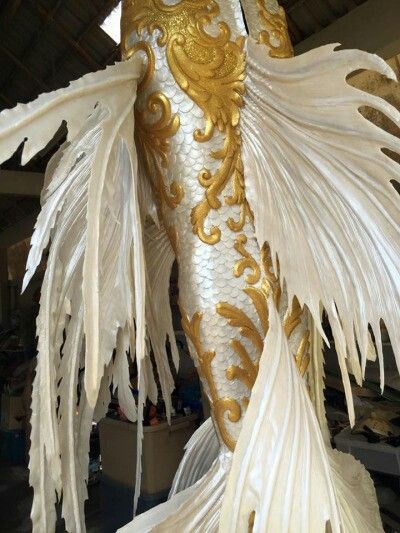 White and gold silicone tail Gold Mermaid Tail, I Am A Princess, Merman Tails, Realistic Mermaid Tails, Mermaid Board, Professional Mermaid, Realistic Mermaid, Mermaid Cosplay, Mermaid Fin