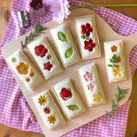 Kue Fondant, Decorações Com Comidas, Food Art For Kids, Slow Cooker Desserts, Food Garnishes, Tea Sandwiches, Japanese Sweets, Kawaii Food, Food Decoration