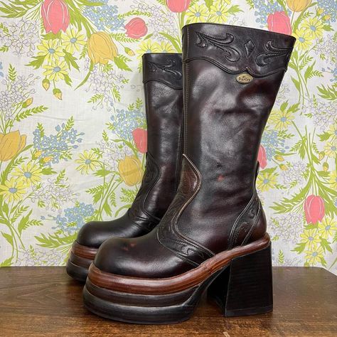 RARE VTG 90s El Dantes Chunky Platform Tall Boots 🤎SOLD🤎 •normal wear, some scuffs on leather! there is one spot on the sole that might… | Instagram Leather Boots Chunky, El Dantes Boots, Playform Shoes, Platform Boots Outfits, Platform Boots Aesthetic, Chunky Brown Boots, Red Platform Boots, Platform Boots Outfit, Funky Boots