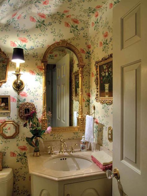 the wallpaper is a bold choice, but I love some of the elements, the mirrors, lamp, vanity all very warm. Parisian Balcony, Baños Shabby Chic, English Decor, Shabby Chic Bathroom, Chic Bathrooms, Trendy Bathroom, Shabby Chic Homes, Chic Home Decor, Dream House Decor