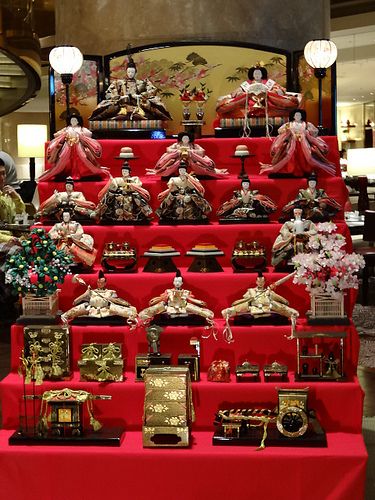 Hina doll display - Hina-matsuri Japan For Girl's Day. We know its "bad luck" but ours is displayed all the time. In a row not stepped like this Green Era, Travel Cambodia, Japanese Holidays, Hina Matsuri, Hina Dolls, All About Japan, Shinjuku Tokyo, Tokyo Hotel, This Is The Day