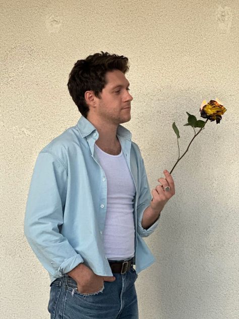 Niall Horan Daily News on Twitter: "New photo of Niall Horan! https://t.co/pOhsOwxdXp" / Twitter Blue Niall Horan, Niall Horan Heaven, Niall Wallpaper, Niall Horan Outfits, Niall Horan Baby, Female Gaze, Comfort Person, Spotify Covers, Hello Lover