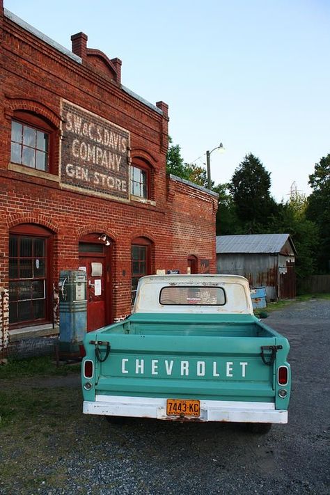 Road Trip Texas, Truck Paint Jobs, Chevrolet Vintage, Vintage Chevy, Dream Trucks, Old Pickup, Lifted Chevy Trucks, Lifted Chevy, Old Pickup Trucks