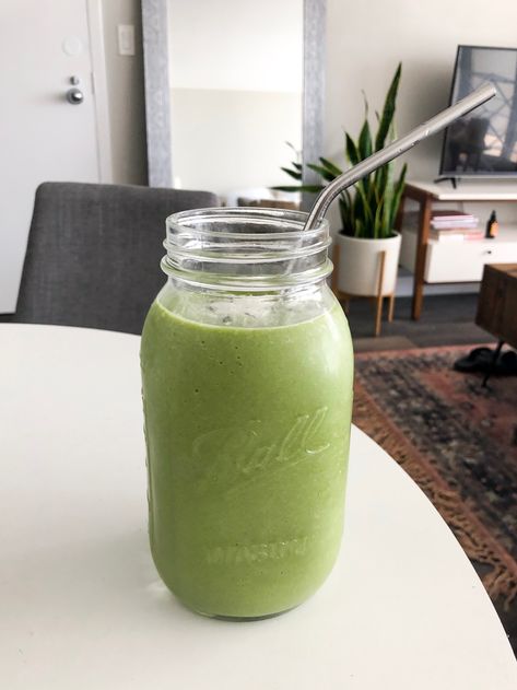 Green Drink Aesthetic, Aesthetic Green Smoothie, Green Smoothie Aesthetic, Cauliflower Oats, Smoothies Aesthetic, Green Juice Aesthetic, Smoothie Aesthetic, Oats For Breakfast, Smoothies Green