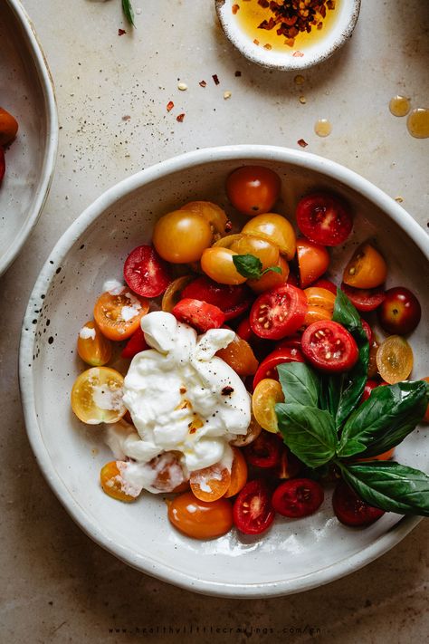 BURRATA TOMATO CAPRESE SALAD WITH A TOUCH OF SPICINESS Burrata Caprese Salad, Burrata Tomato, Tomato Caprese Salad, Tomatoes Burrata, Culinary Photography, Burrata Caprese, Salad Caprese, Food Shoot, Salad Appetizer Cups