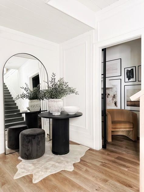 Home Entrance Decor, Living Room Mirrors, Decor Home Living Room, Mirror Designs, Home Room Design, Floor Mirror, Dream Home Design, Apartment Living, Living Design