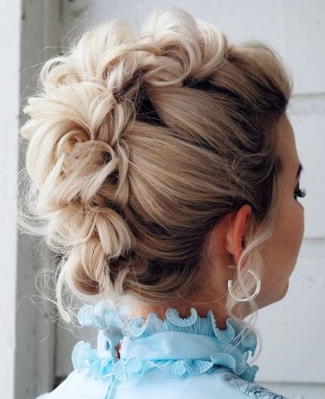 Rooted Blonde Hair Braided Mohawk Updo Romantic Updos, High Bun Hairstyles, Up Dos For Medium Hair, High Bun, Updos For Medium Length Hair, Bridesmaid Hair Updo, Peinados Fáciles Para Cabello Corto, Instagram Baby, Short Hair Updo