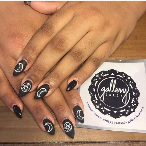 Short Square Witchy Nails, Witchy Pedicure Ideas, Witch Craft Nails, Fortune Teller Nails, Satanic Nail Art, Wiccan Nails, Nail Art Witch, Ouija Board Nails, Pentagram Nails