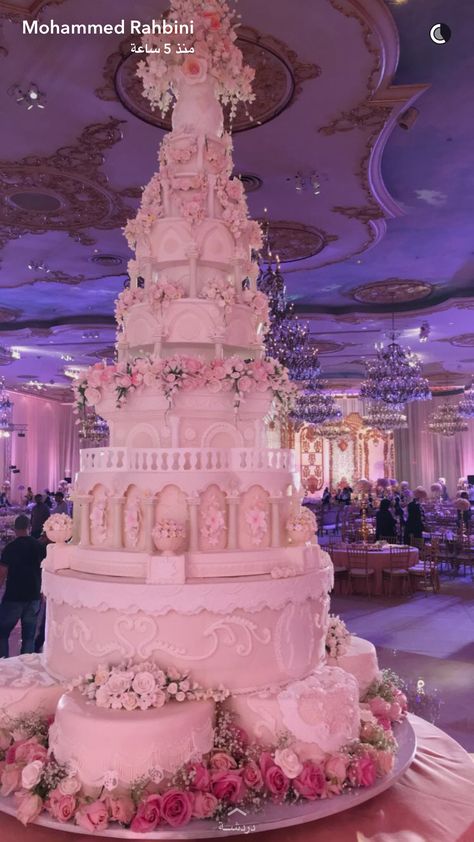 Elaborate Wedding Cake Wedding Cake Big Beautiful, Huge Wedding Cakes Unique, Giant Wedding Cakes Elegant, Wedding Cakes Fancy, Elaborate Wedding Cakes, Wedding Cake Extravagant, Wedding Cake Princess, Luxury Wedding Cake Unique, Princess Wedding Cake