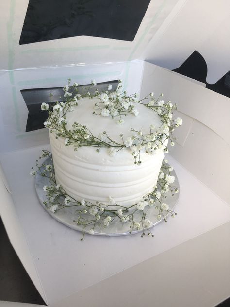 Cake With Baby Breath Flowers, Bridal Shower Cake Simple, Baby’s Breath Cake, Ethereal Cake, Cake With Flowers On Top, White Cake With Flowers, White Floral Cake, Simple Baby Shower Cake, White Flower Cake