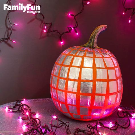 Disco Fever: Get your Halloween party started with a mirror-ball pumpkin. Disco Ball Pumpkin Painting, Haunted Disco, Easy Pumpkin Designs, Gold Painted Pumpkins, Pumpkin Creations, Disco Halloween, Creative Pumpkin Decorating, No Carve Pumpkin Decorating, Pumpkin Painting Ideas