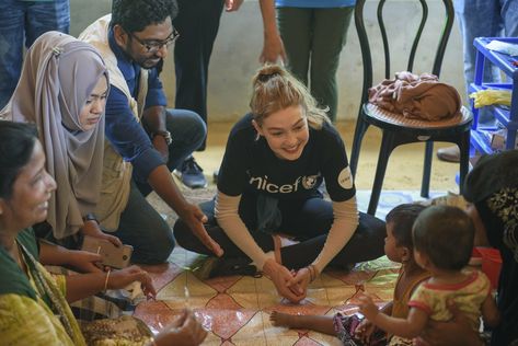 Kendall Jenner White Dress, Unicef Volunteer, Modelling Aesthetic, Gigi Hadid Photoshoot, Feeding Program, Cox's Bazar, Hadid Sisters, Pakistani Fashion Party Wear, Hadid Style