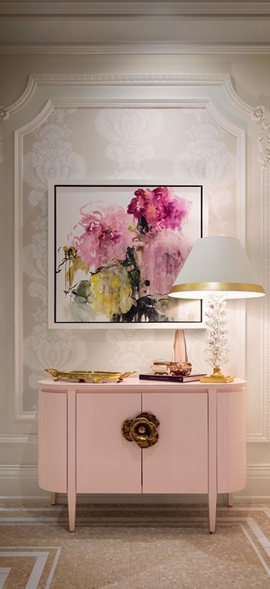 White Foyer, Glamour Decor, Deco Rose, Pink Table, Pink Decor, Decor Minimalist, Eclectic Decor, Hollywood Glamour, Decor Rustic