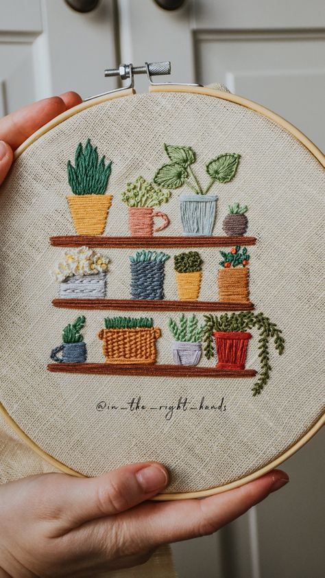 Cute Embordery, Easy Emboirdery Ideas, Finished Embroidery Ideas, Large Embroidery Patterns, Filling Embroidery Stitches, Hand Embroidery Bag, Embroidery Designs Beginner, Bookshelf Embroidery, Small Flower Embroidery Designs