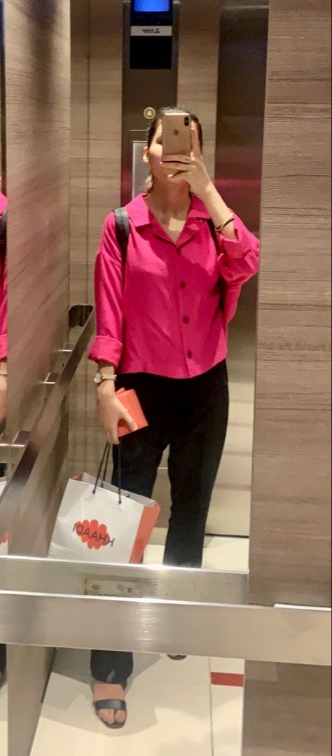 Pink cropped shirt with black flared pants Black Flare Pants, Black Flare, Cropped Shirt, Flared Pants, Pink Shirt, Crop Shirt, Flare Pants, Black Pants, Hot Pink