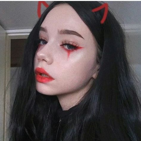 Devil Makeup Ideas, Devil Makeup Halloween, Cat Halloween Makeup, Devil Makeup, Cute Halloween Makeup, Devil Halloween, Halloween Makeup Ideas, Cool Halloween Makeup, Halloween Eye Makeup