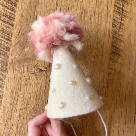 Felt Party Hat, Pom Pom Party, Baby Couch, Whimsical Birthday, Birthday Crowns, Hat Pom Pom, First Birthday Hats, Pearl Party, Birthday Party Decorations Diy