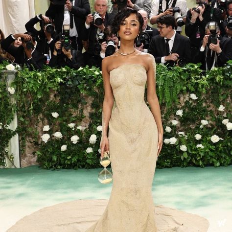 We're calling it, @tyla may have one of our favourite looks so far 😍⁠ ⁠ Wearing #Balmain, her look nods to the sands of time, leaning into the Gala's “Garden of Time” dress code. ⁠ ⁠ #metgala2024 #metgalaredcarpet #metgalafashion #SleepingBeautiesReawakeningFashion ⁠ Tyla Dress Grammy, Tyla Sand Drees, Tyla Met Gala Sand Dress, Golden Prom Dress Dona Matoshi, Met Gala 2024 Tyla Sand, Sand Dress, Jasmine Tookes Met Gala 2022, Sands Of Time, Gala Fashion