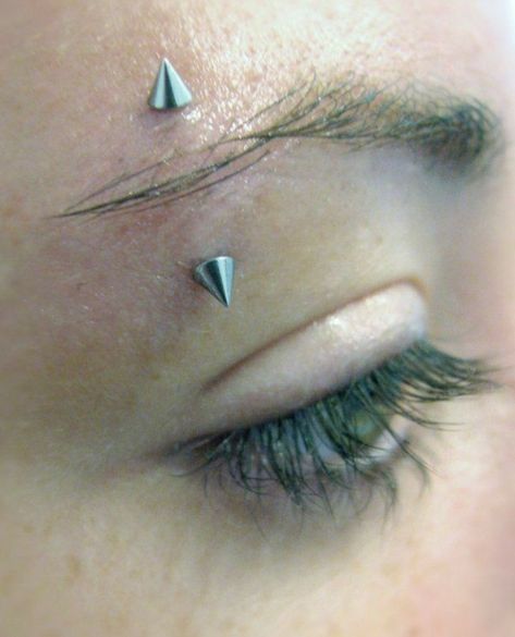 Eyebrow Piercing Ideas, Nose Bridge Piercing, Smile Piercing, Madonna Piercing, Eyebrow Piercing Jewelry, Bridge Piercing, Snug Piercing, Eyebrow Jewelry, Piercing Labret