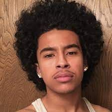 Mindless Behavior Princeton, Omg Girlz, Princeton Perez, Mindless Behavior, Light Skin Men, Hair Boy, Boys With Curly Hair, Men Faces, Pink Acrylic Nails