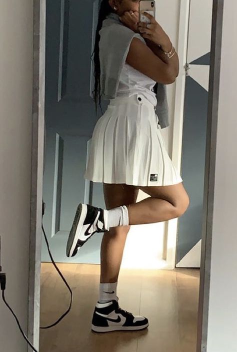 Jordans Skirt Outfit, Skirt And Nike Shoes Outfit, Air Jordan Outfit, Nike Skirt, Jordan 1 Outfit Women, Short Jean Skirt, Air Jordans Women, Nike Shoes Outfits, Khaki Skirt