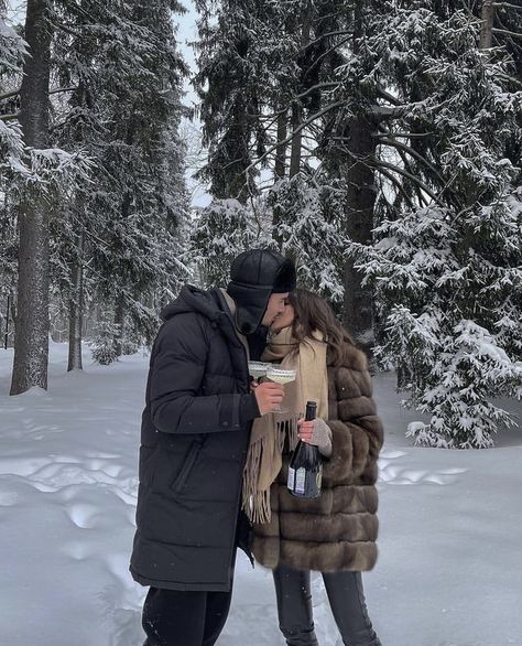 Couple Picture Ideas Selfie, Couple Picture Aesthetic, Aesthetic Couple Dp, Couple Pic Hd, Winter Couple Pictures, Dp Couple, Couple Picture Ideas, Pic Couple, Snow Engagement Photos