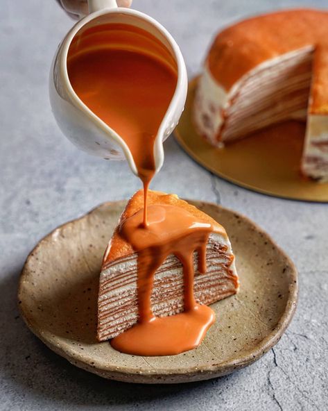 Thai Tea Crepe Cake, Crepe Cake Photography, Thai Tea Cake, Thai Tea Desserts, Thai Tea Cake Recipe, Thai Crepe, Crepe Photography, Thai Cake, Thai Desert