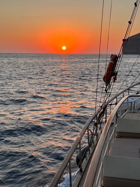 Sunset On Yacht, Yacht Sunset Aesthetic, Boat At Sunset, Boat Tour Aesthetic, Boat Trip Aesthetic, Boat Sunset, 2024 Books, Atmospheric Photo, Beach Wall Collage