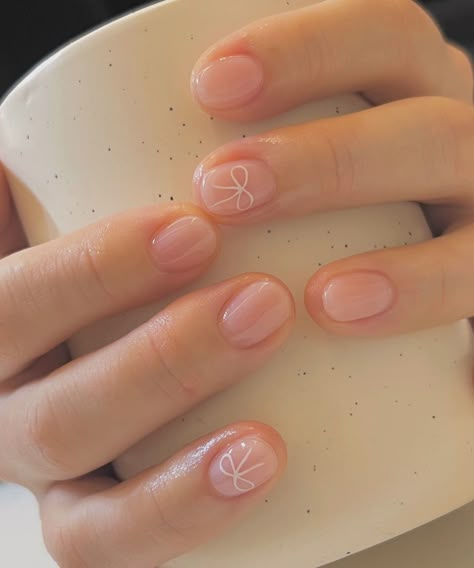 Short Simple Biab Nails, Short Nails On Short Nail Bed, Natural Pink Nails With Design, Short Nails Simple Design, Dip Short Nails, Simple Short Gel Nails, Summer Nails Natural, Bow Nail Designs, Bow Nail