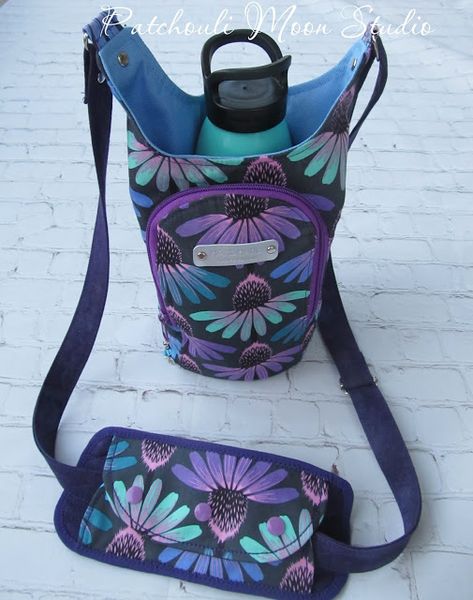 Water Bottle Crossbody Bag Pattern, Water Bottle Bag Diy, Diy Water Bottle Bag, Water Bottle Purse, Water Bottle Sling Pattern, Water Bottle Bag Sewing Pattern, Water Bottle Carrier Diy Free Pattern, Water Bottle Purse Sewing Pattern, Diy Insulated Water Bottle Holder