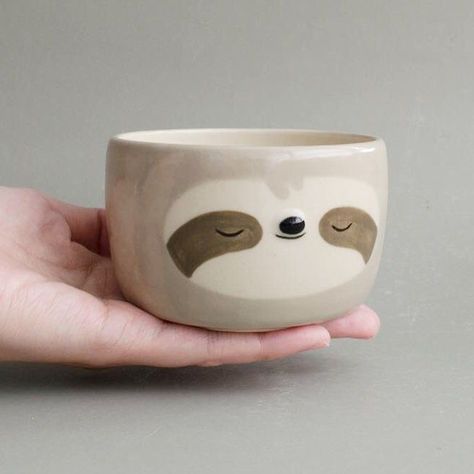 Hair Tie Holder, Pottery Pinch Pot, Ceramic Pinch Pots, Tie Holder, Sloth Art, Tanah Liat, Clay Crafts Air Dry, Keramik Design, Clay Art Projects