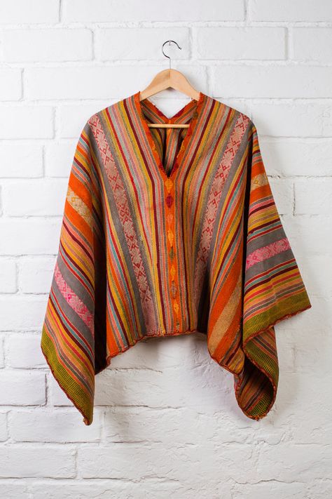 Peruvian Poncho, Peruvian Style, Poncho Women, Kaftan Tops, Boho Poncho, Tenun Ikat, Sewing Blouses, Poncho Coat, Modern Hippie