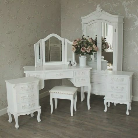 Closet Dressing Table, Vintage Bedroom Sets, White Bedroom Set Furniture, Vintage Bedroom Styles, White Bedroom Set, Vintage Bedroom Furniture, French Style Bedroom, White Closet, Mirror Stool