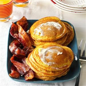 Fluffy Pumpkin Pancakes Leftover Pumpkin Puree, Pancakes Pumpkin, Pumpkin Pancakes Recipe, Fluffy Pumpkin Pancakes, Pumpkin Pancake, Autumn Breakfast, Canned Pumpkin Recipes, Butter Pancakes, Flavored Pancakes