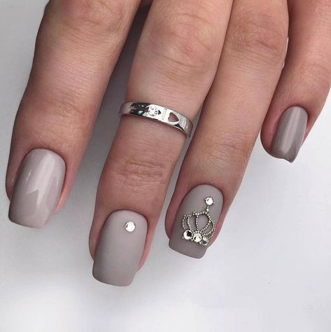 90 Everyday Nail Art Ideas 2019 in our App. Daily ideas of manicure and nail design. Gorgeous nails always!  #trends2019 #rednails #longnails #frenchmanicure #frenchnails Crown Nails, Accent Nail Designs, Stone Nail Art, Classy Nail Designs, Nail Art Designs Videos, Design Nails, Trendy Nail Art, Short Acrylic Nails Designs, Beautiful Nail Designs