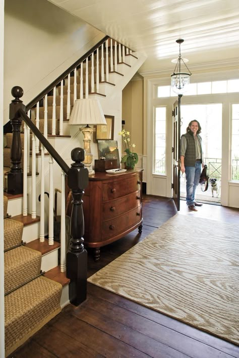 Inviting Entry Antique Entryway, Painted Banister, Farmhouse Entry, Century Farmhouse, Entry Stairs, Latest Interior Design Trends, Foyer Decorating, Entry Hallway, Entry Way