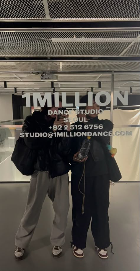 Dance Studio Aesthetic Hip Hop, Dance Workshop Aesthetic, I Million Dance Studio, Dance Studio Instagram Story, Millenium Dance Complex Studio, Korean Dance Studio, Dance Life Aesthetic, Dancer Vision Board, Dancer Aesthetic Kpop