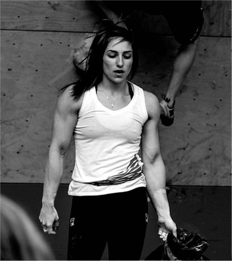 US Bouldering Champ, & 2014 WC runner-up ~ Alex Puccio {started climbing when she was 13yrs old} <3 ... Women Of Crossfit, Alex Puccio, Rock Climbing Workout, Climbing Workout, Crossfit Women, Bodybuilding Supplements, Rock Climbers, Female Anatomy, Body Motivation